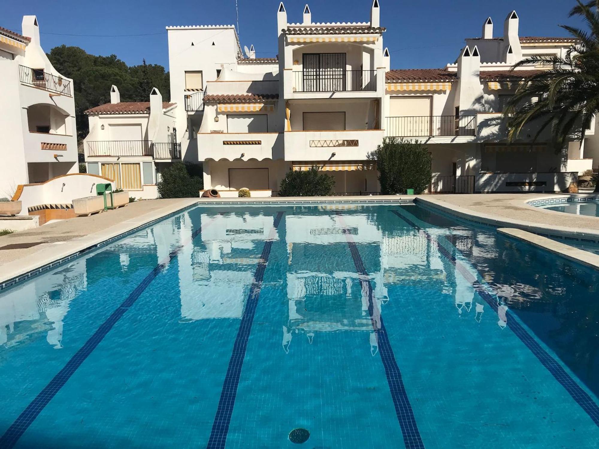 En Parking Y Piscina Comunitaria Av-54